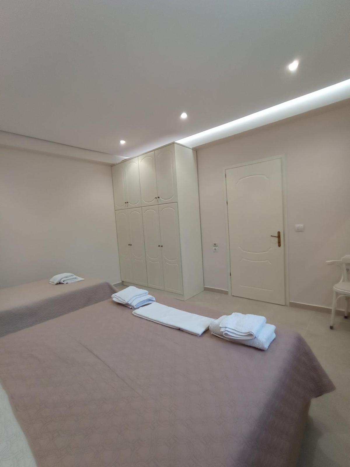 Achilles Apartments ซารานเดอ ห้อง รูปภาพ
