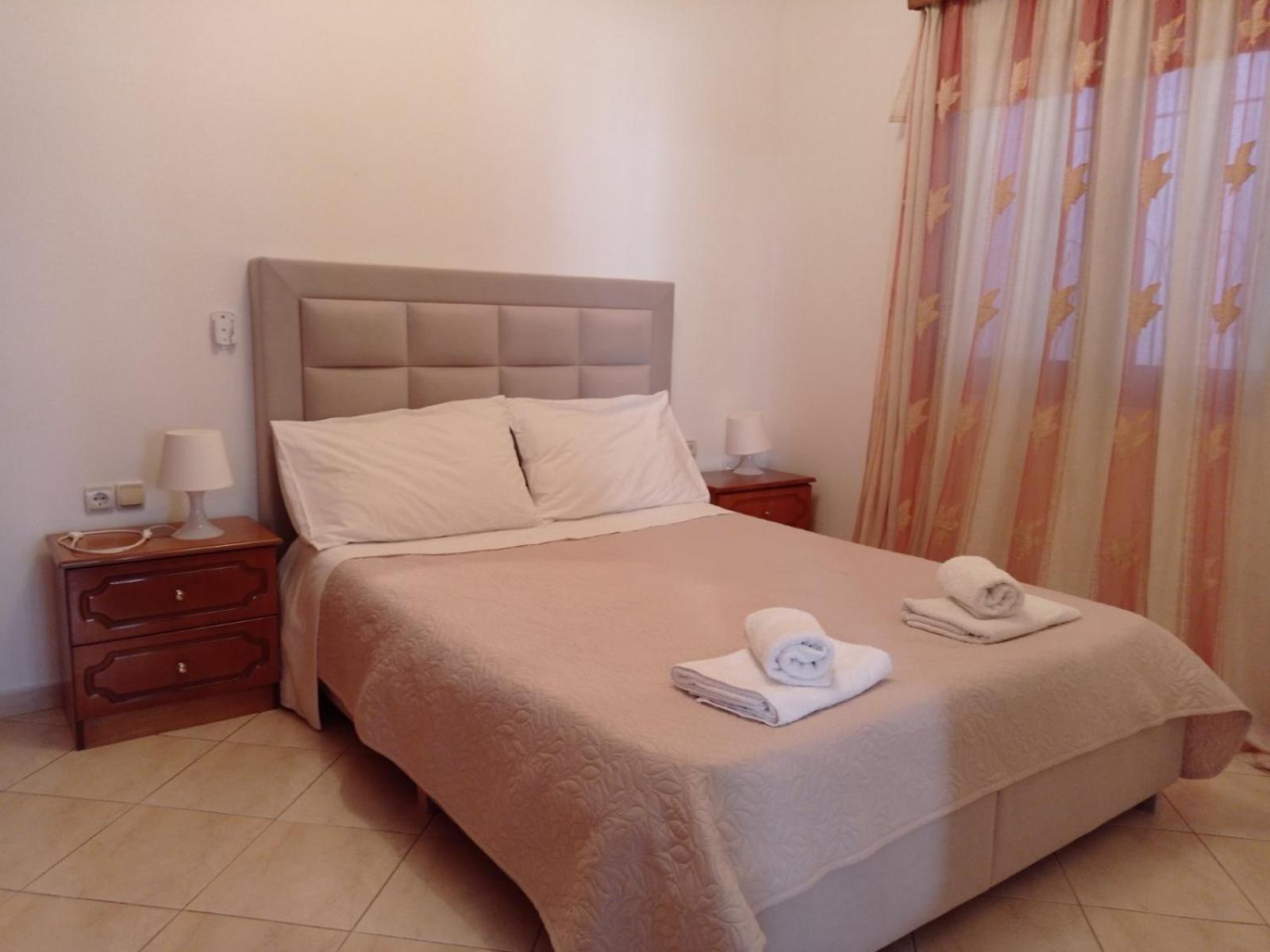 Achilles Apartments ซารานเดอ ห้อง รูปภาพ